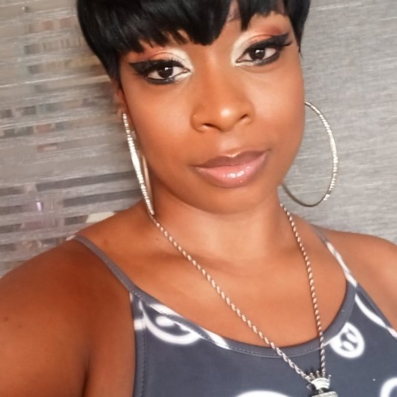 Meet your Posher, Tiffy G. - Picture 9 of 16